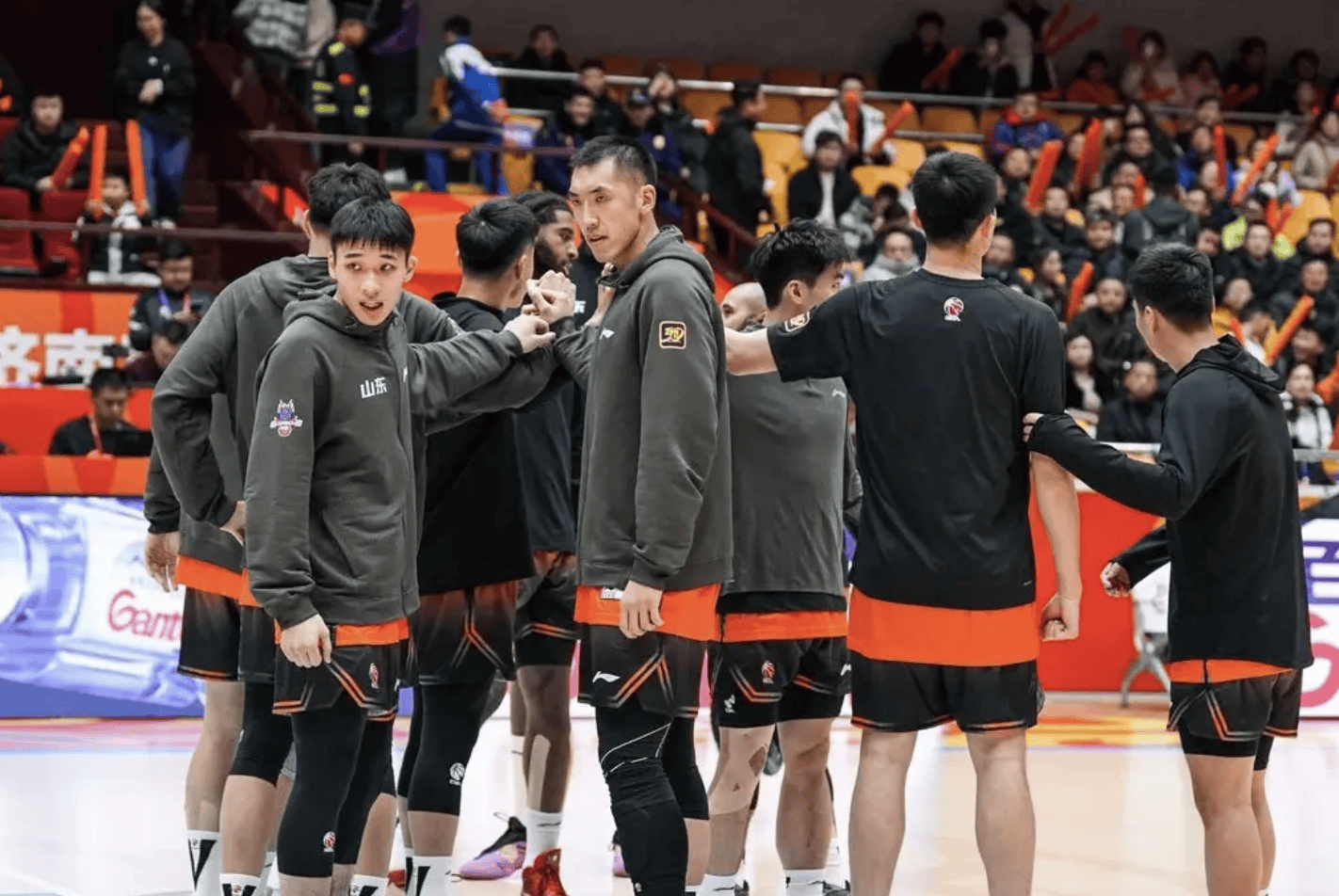 关于NBA总决赛转会期再迎强敌，山东男篮伤情更新，主帅态度：赛场秩序良好，赛季目标并未改变的信息-九游